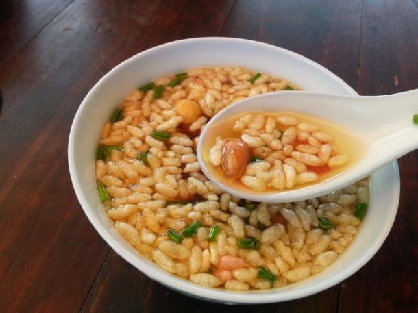  p data-id="gnavo1tcoi">侗家油茶是中国少数民族侗族的特色家常食品