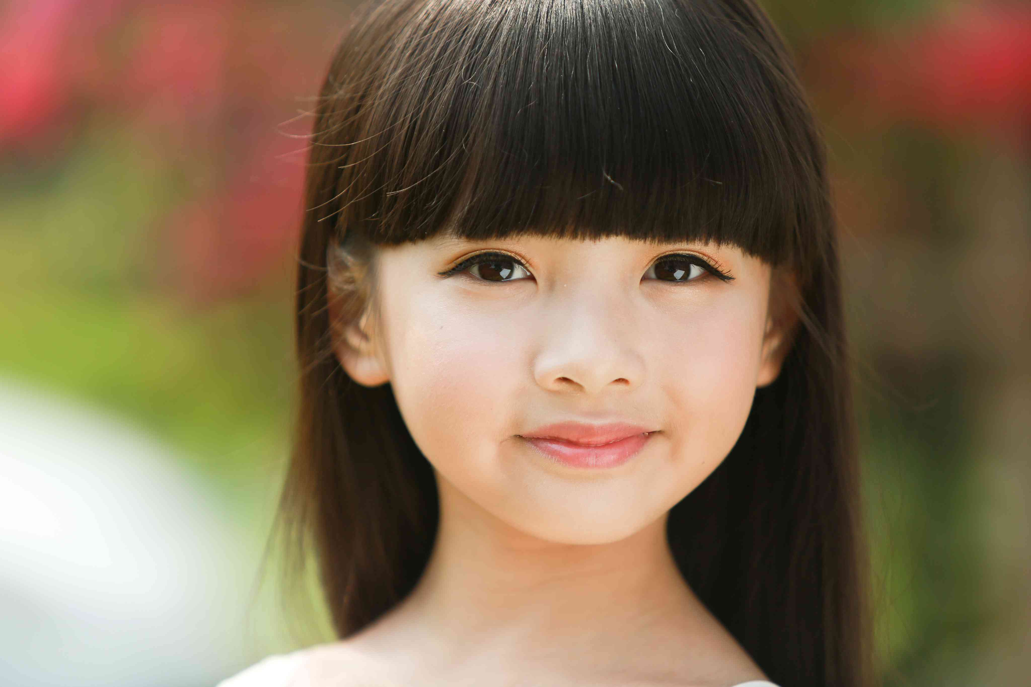  p>王巧,2006年9月13日出生于四川成都,中国内地女歌手,演员,主持人.