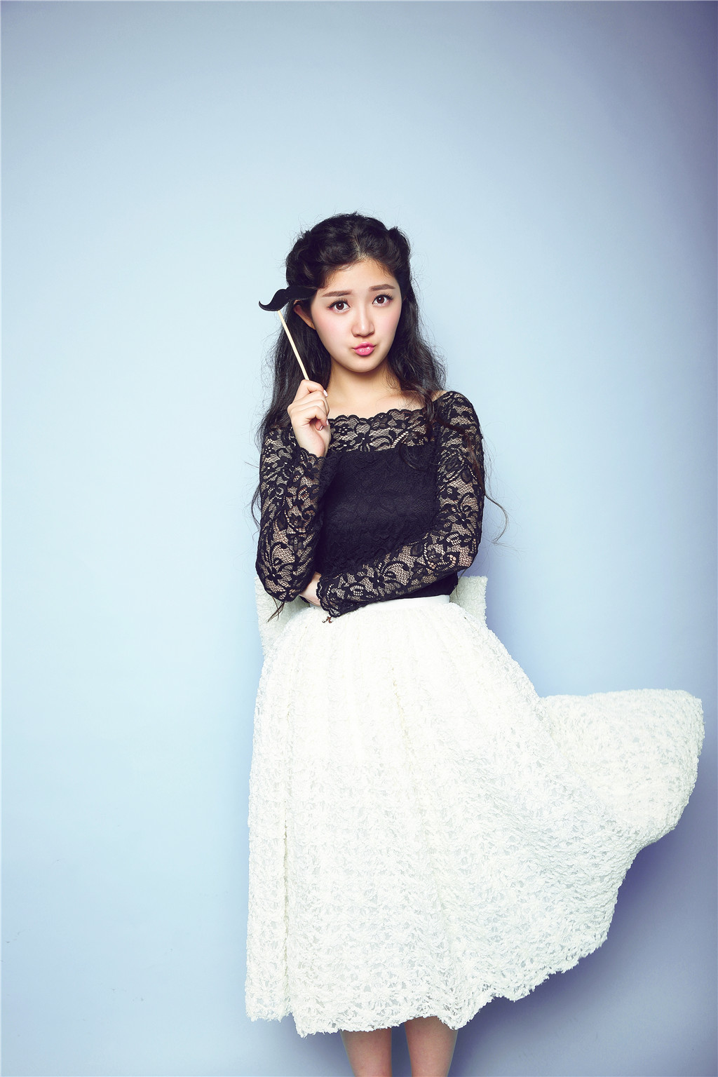 >方圆(fiona fang),1999年8月25日出生于北京市,中国内地流行乐女歌手