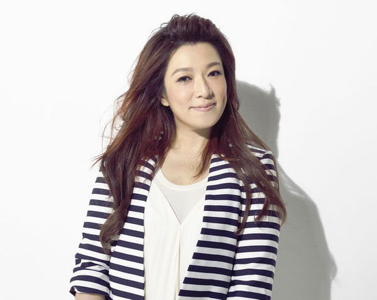 《愈飞愈高》是赵咏华演唱的歌曲,收录在