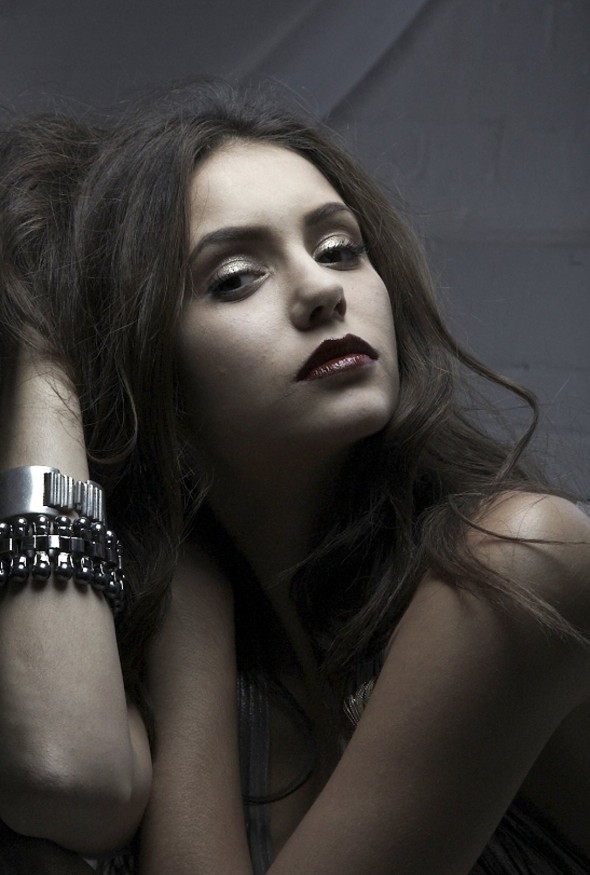 siega执导, a target="_blank" href="/item/妮娜·杜波夫/1891320