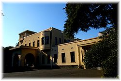 10月20日-1981年4月12日),伏见宫邦家亲王之孙,久迩宫朝彦亲王第八子