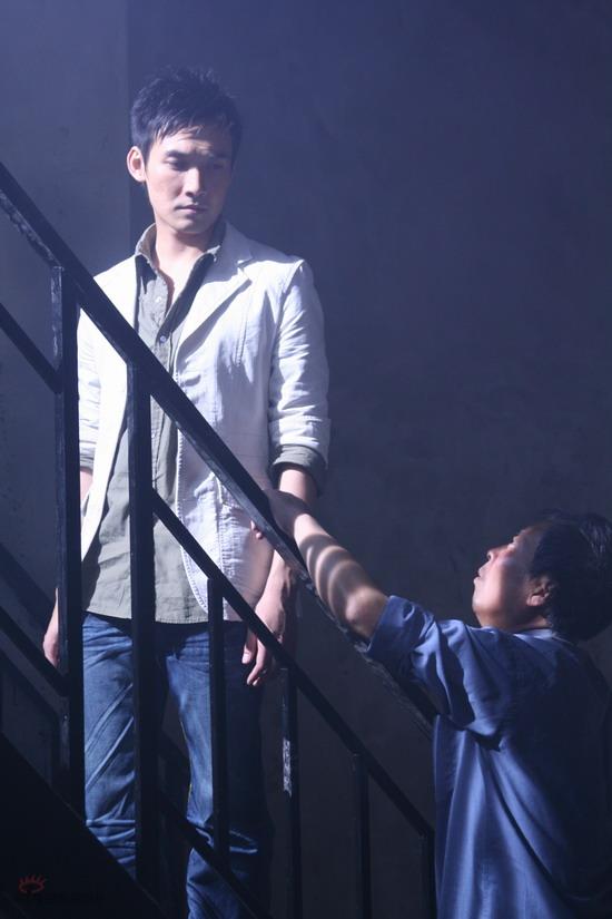  p>《非亲父子》是一部伦理悬疑剧.