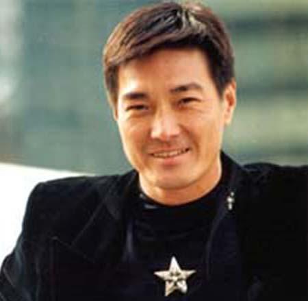  p>卢惠光(kenneth low),1959年3月17日出生于老挝,泰国华侨,香港著名