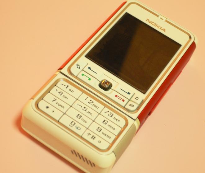 诺基亚3250