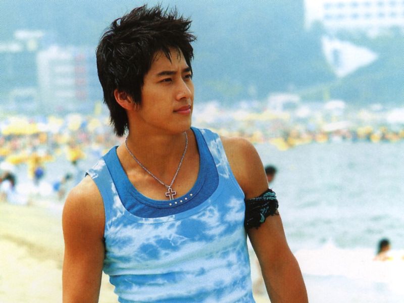  p>李莞(lee wan),本名"金亨洙",韩国男演员.