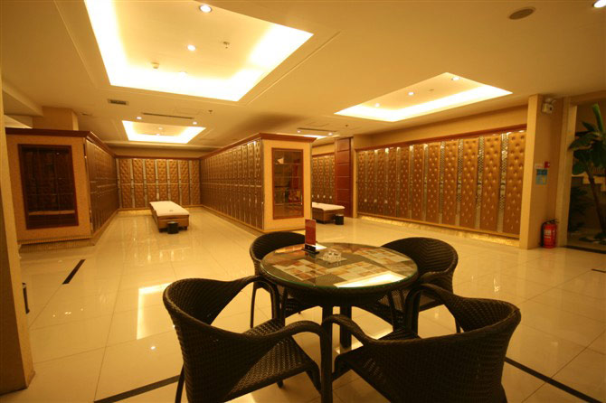  p data-id="gnvf6b05iq">泰安凯撒金殿温泉会馆以全新的人文休闲理念