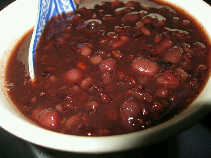  p>红豆花生粥是以粳米,红豆,花生为主料制作的药膳. /p>