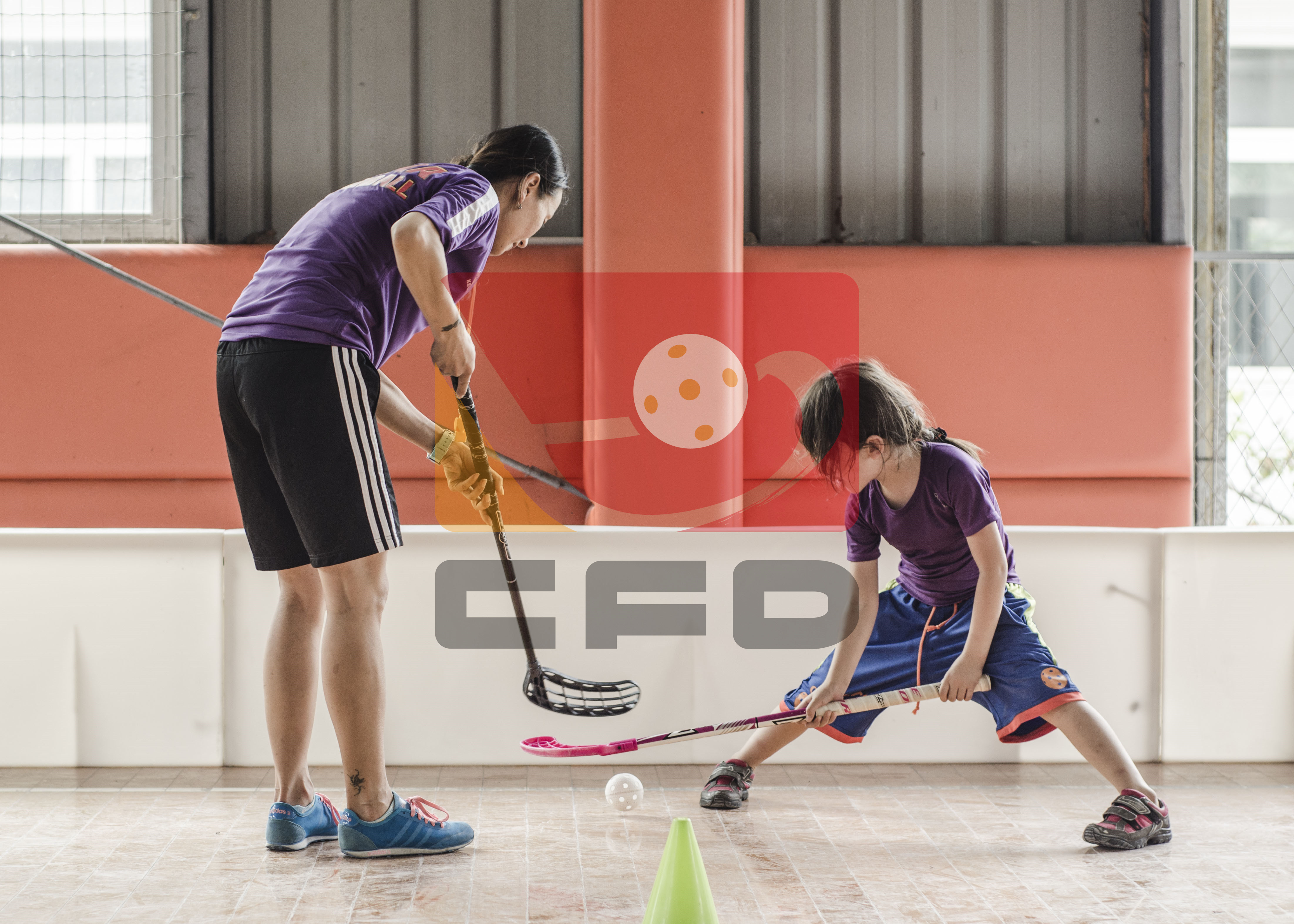 2014年6月,陈新在上海成立的第一支中国旱地冰球大学生国家队走出国门