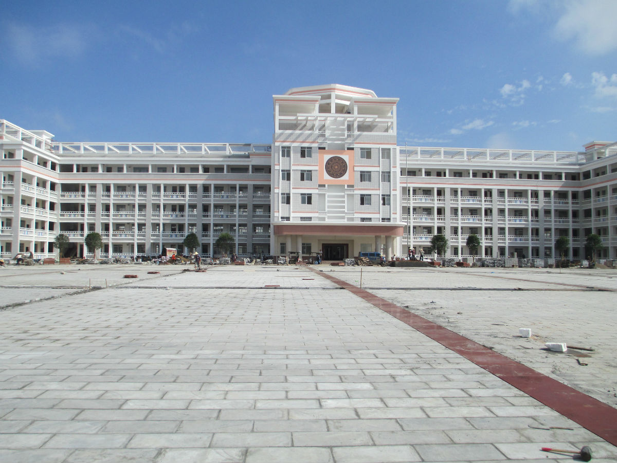 武宣县民族初级中学