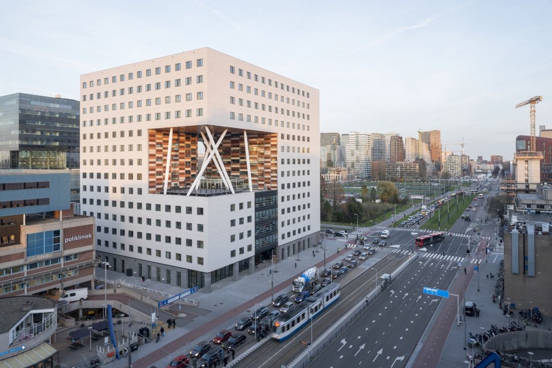 荷兰语:vrije universiteit amsterdam),又译为荷兰自由大学,简称阿