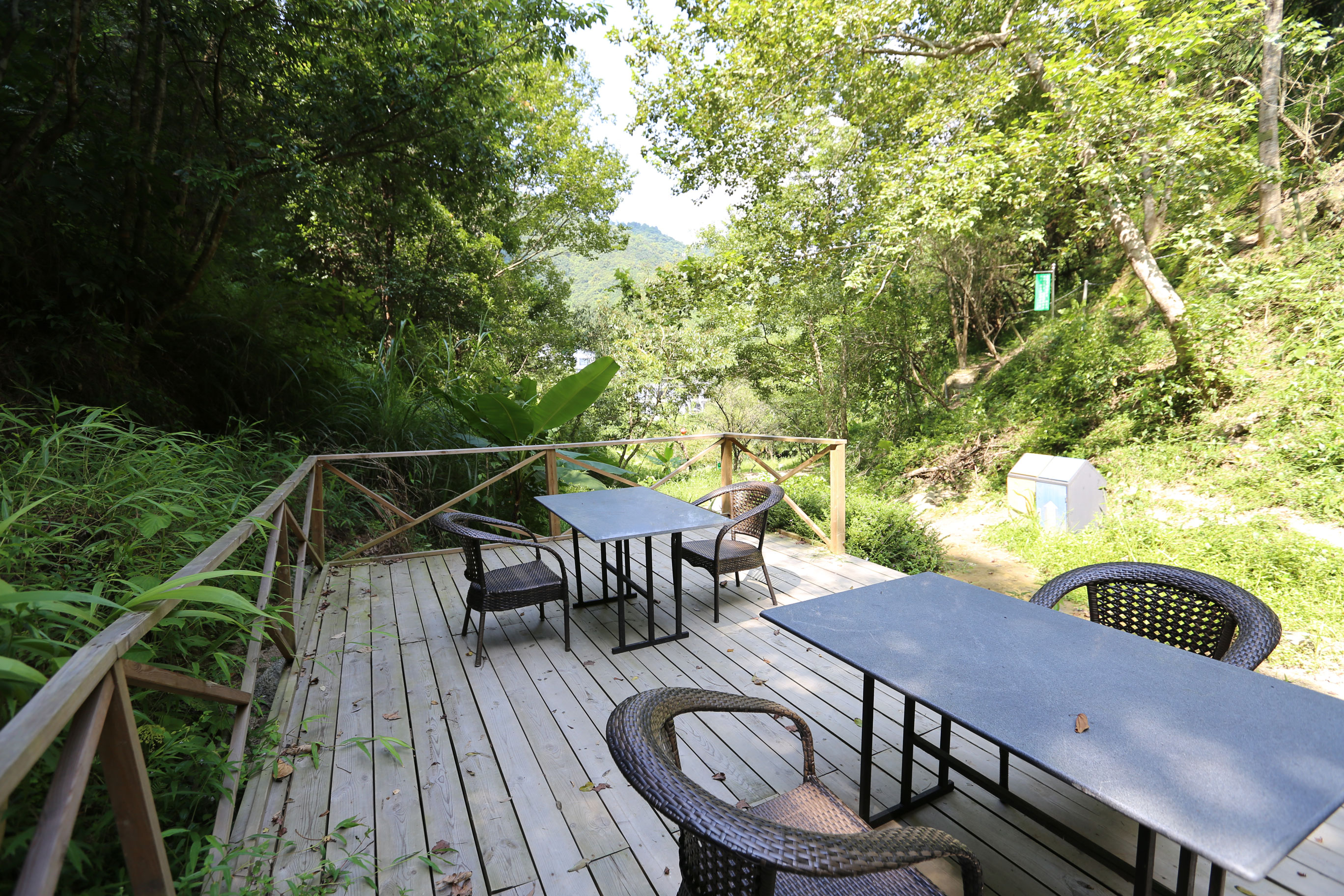  p>新丰云天海温泉度假村位于广东新丰县梅坑镇利坑角,占地4800亩.