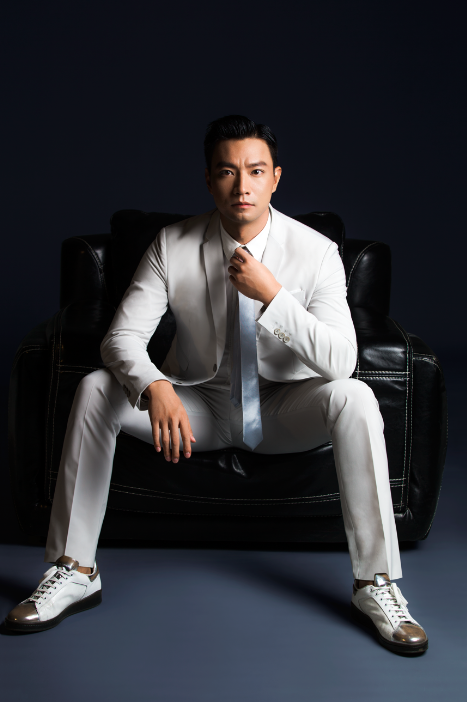  p>江明洋,原名江洋,4月11日出生于湖北省武汉市,中国内地男演员.