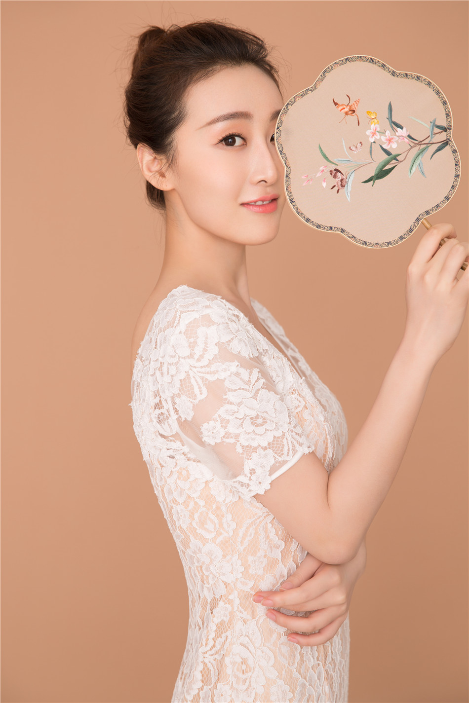  p>钱璇,出生于江西省,毕业于 a target="_blank" href="/item/中央