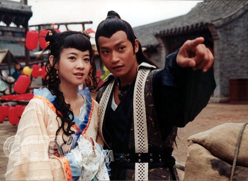 data-id="gnhd9ydcbx">《名扬花鼓》又名《饮血刀》是由中国国际电视
