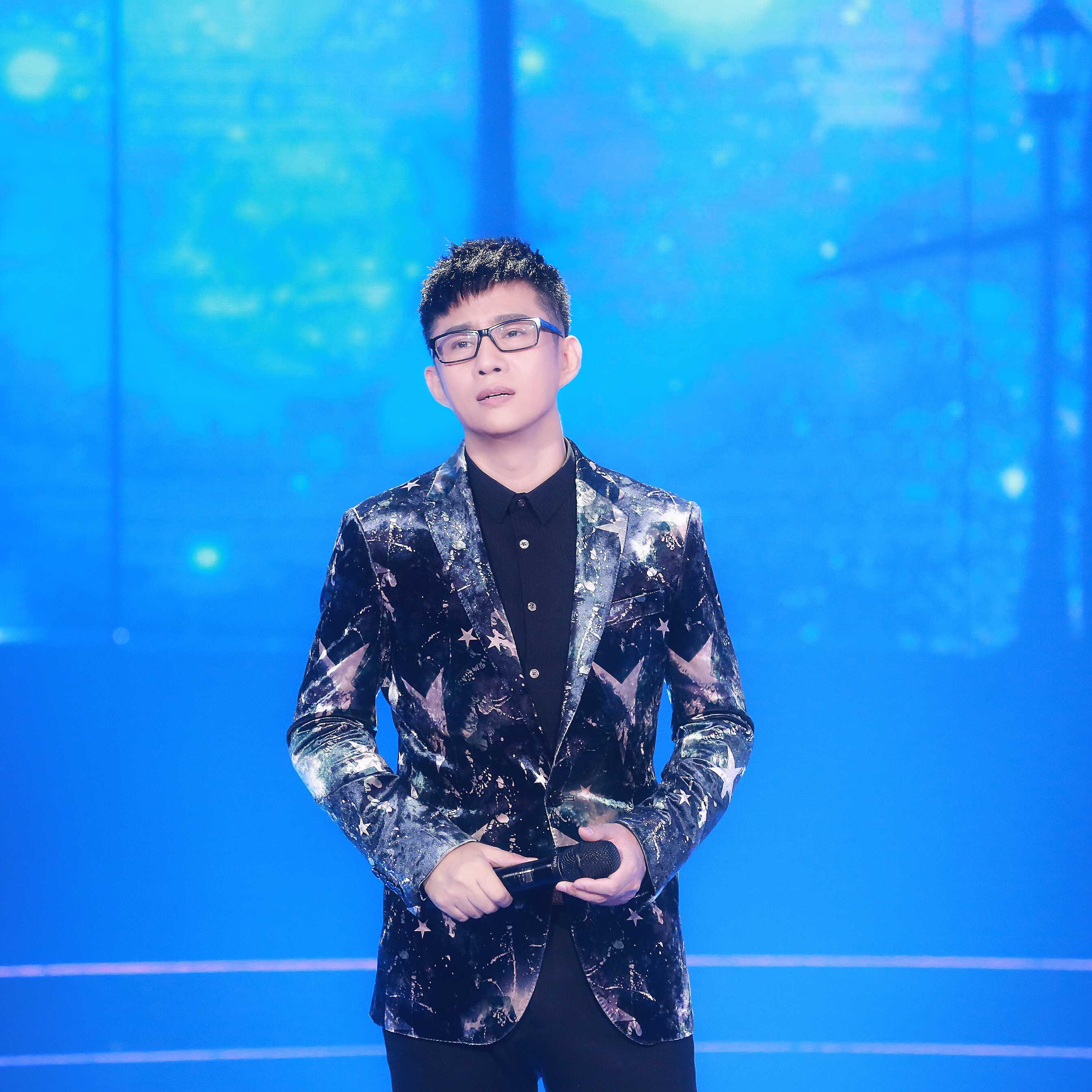 本名王卓实,11月14日出生于中国吉林省吉林市,中国内地流行男歌手