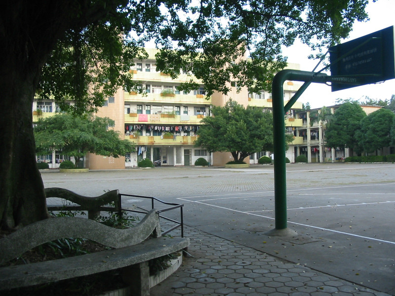  p>贵港市贵糖学校创建于1956年,是一所半封闭式的 a target="_blank"