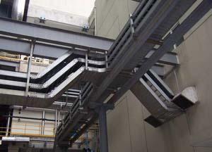 母线桥,又称桥式接线,用跨接断路器bcd把两条电源引入线与两台变压器