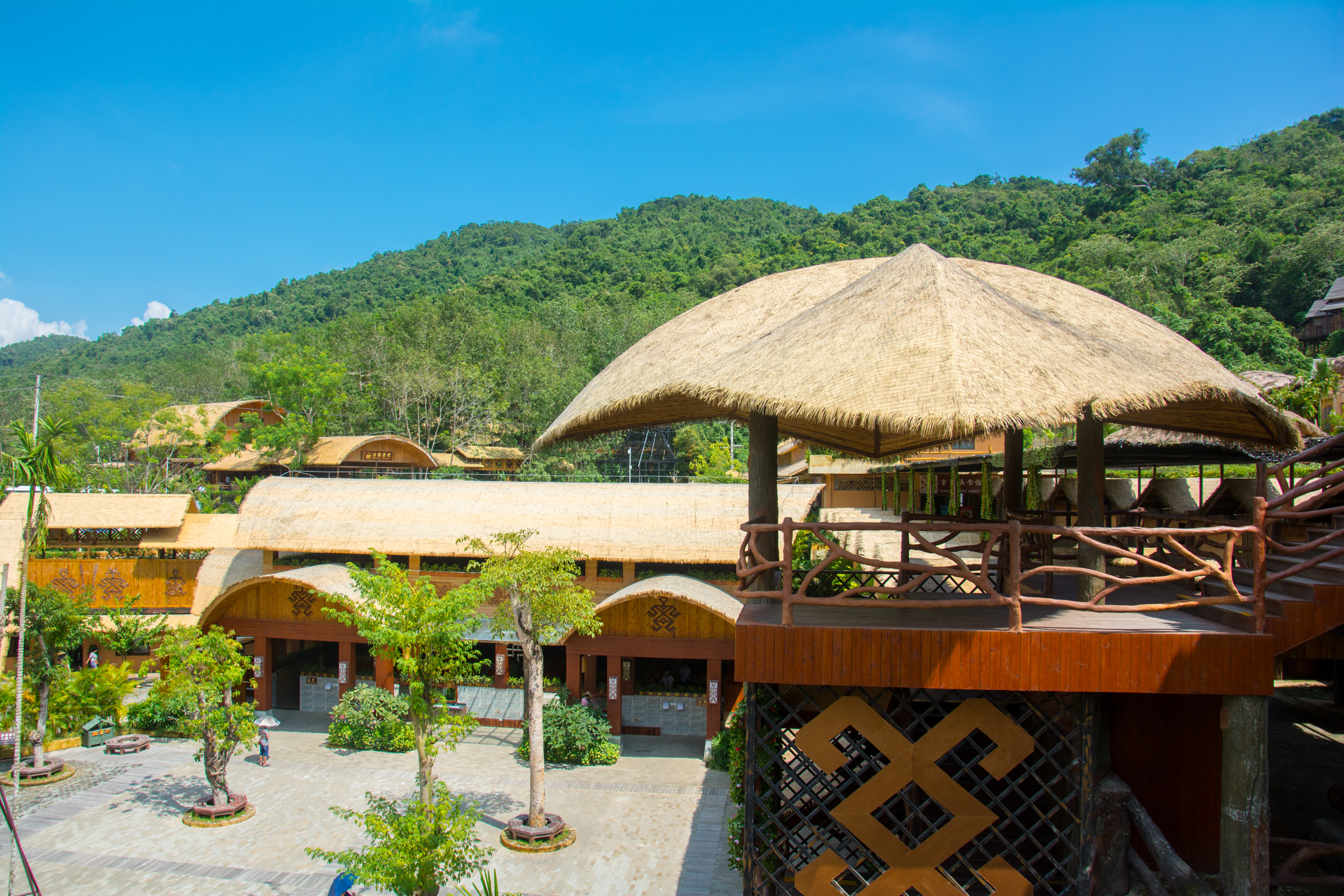  p>海南槟榔谷黎苗文化旅游区,中国首家民族文化型5a级景区,创建于