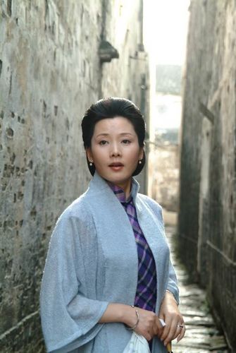 >何赛飞,1963年4月11日出生于浙江省舟山市岱山县,中国内地影视女演员