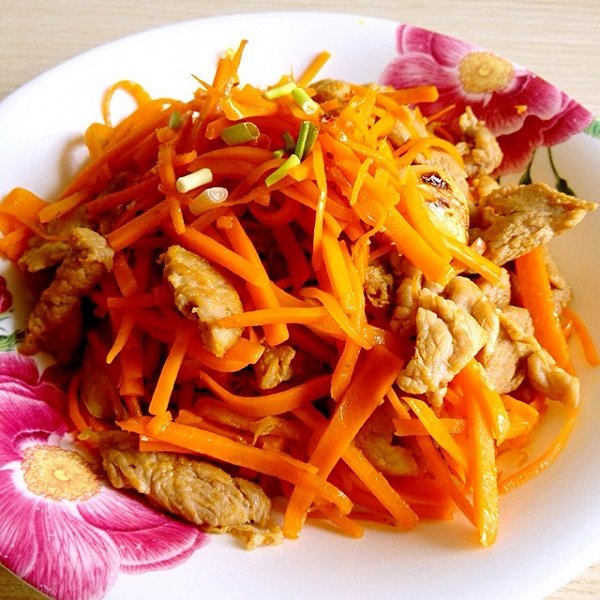 胡萝卜丝炒肉片