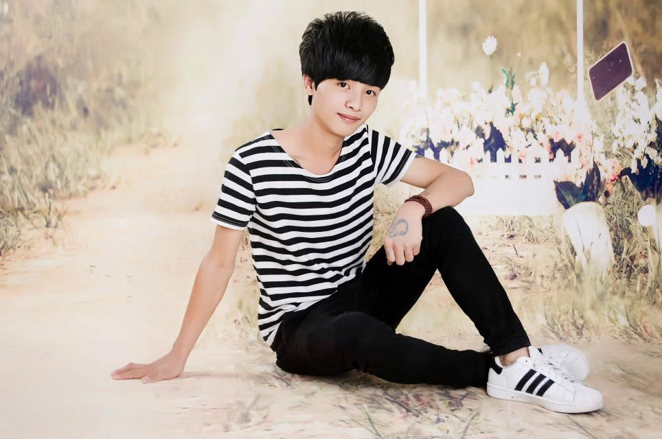  p>追逐音乐梦,是网络歌手承利,音萌萌合作推出的一首原创单曲,发行于