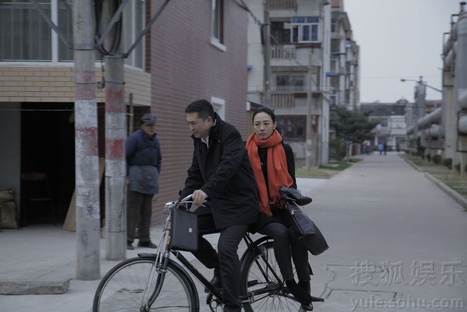北京完美影视传媒有限责任公司投资出品的都市职场情感电视剧,由滕华