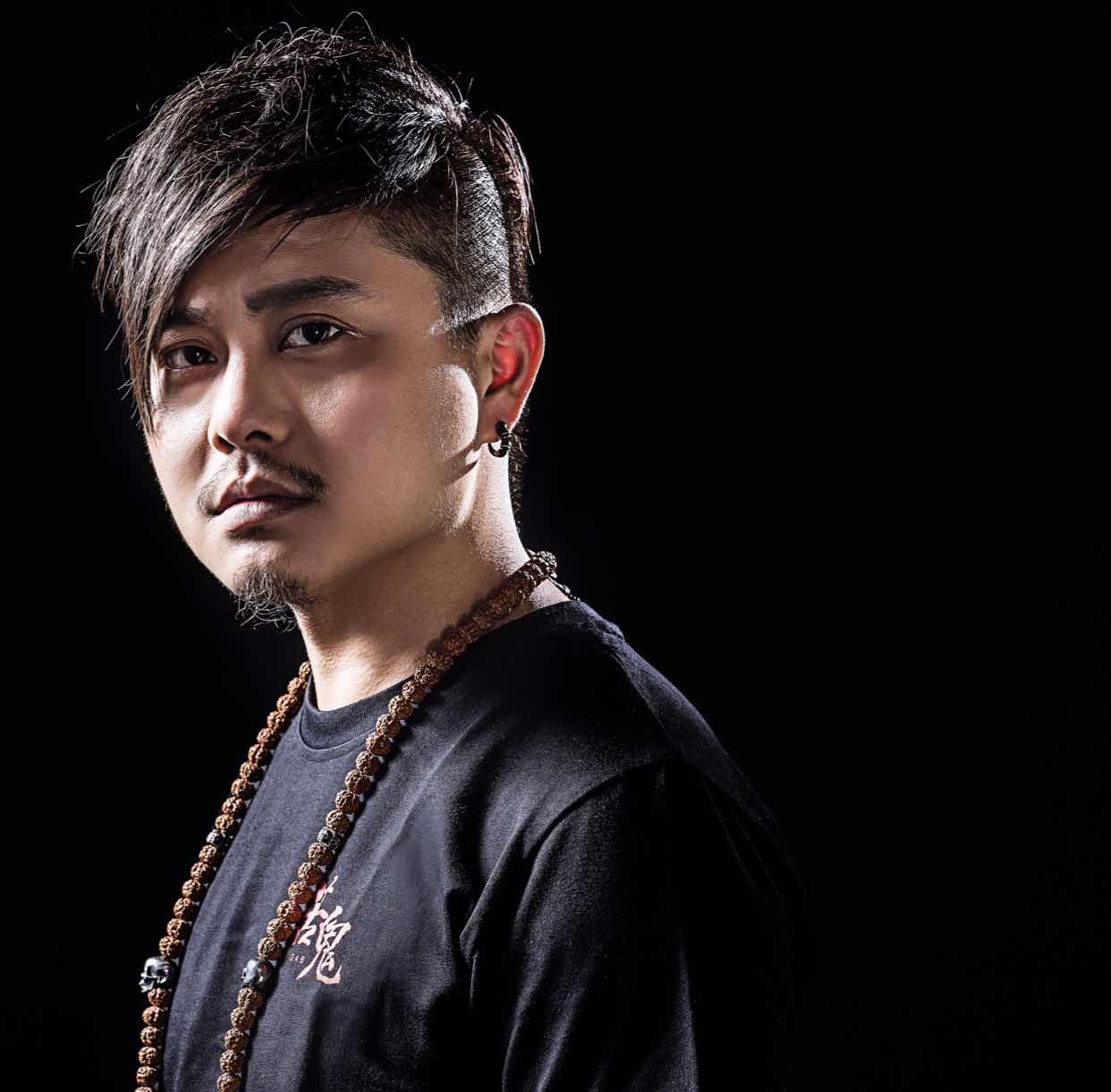  p>黄勇,又名苦鬼,1984年4月8日出生于湖南省常德市,中国内地男歌手