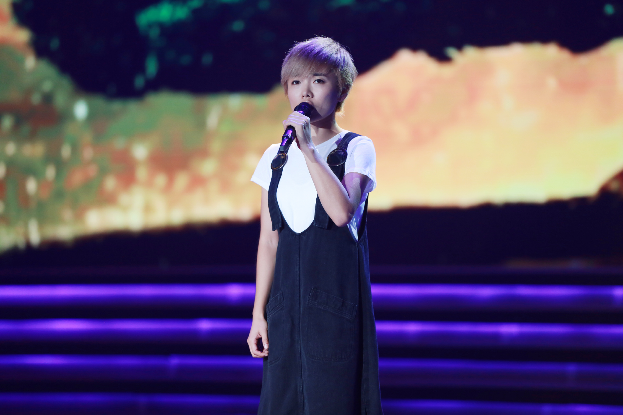  p>许飞,1985年11月11日出生于吉林省四平市梨树县,中国内地流行乐女