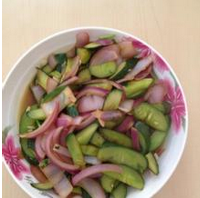 洋葱炒黄瓜