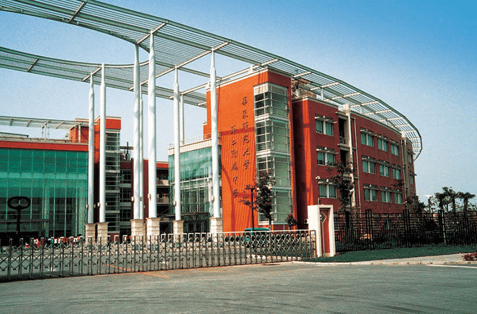 招收12—18周岁的外籍学生进行初中,高中学历教育的5所公办国际部之一