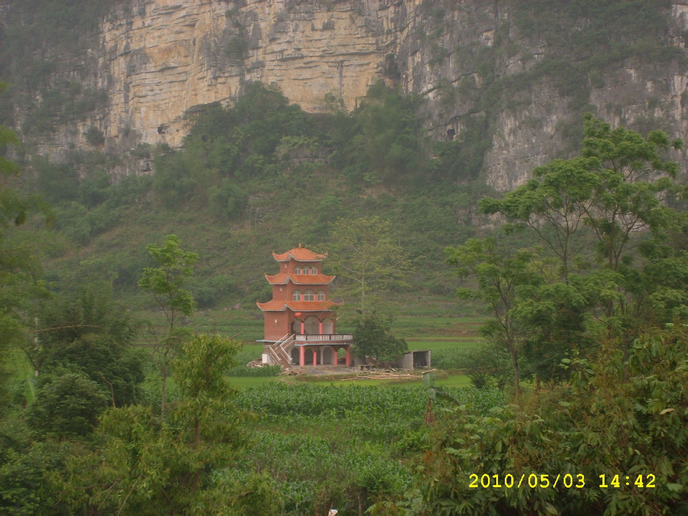  p>岜是是位于广西马山县永州镇永州村的距离镇中心1公里的一个自然屯