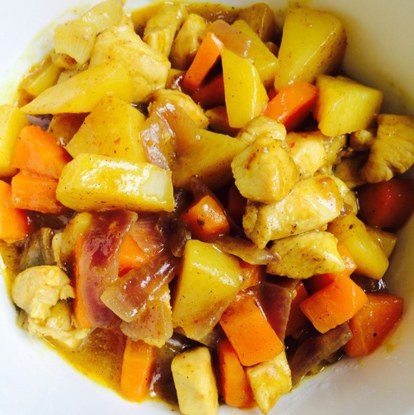 原材料为咖喱, a href="#" data-lemmaid="9661436">鸡肉 /a>,土豆,胡