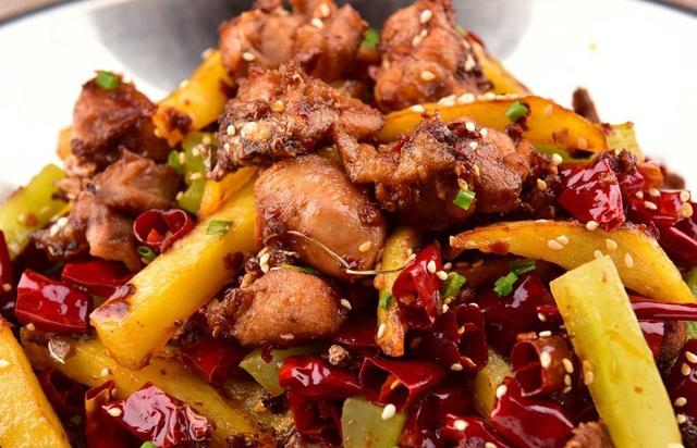  p>干锅兔肉是一道以兔子肉,辣椒为主要食材制作的荤菜. /p>