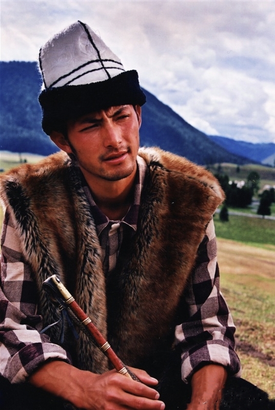  p data-id="u0akynth8txo">阿力木江·吐尔斯拜克,哈萨克族,演员