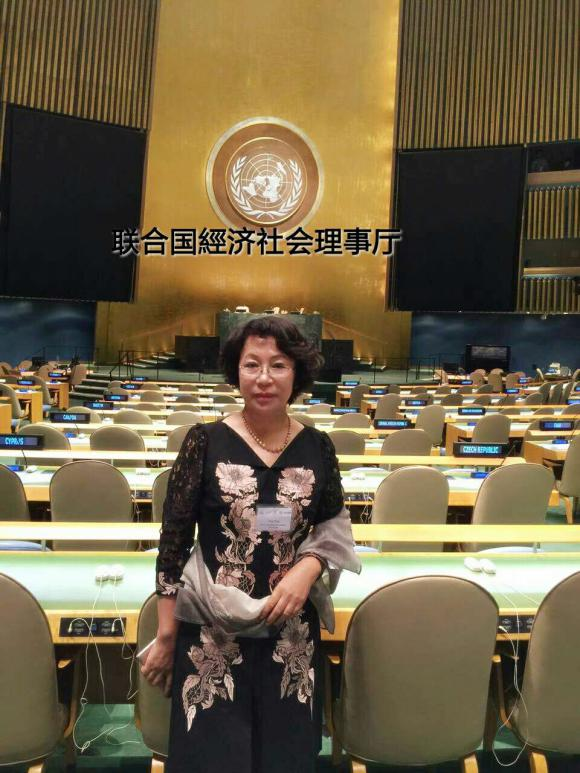  p data-id="gnb45x3455">董萍,女,整形美容外科主任医师, a target="