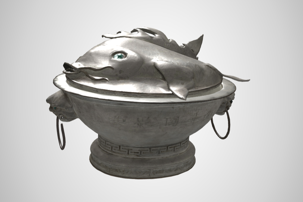 中华民国錾刻诗文嵌玻璃鱼形锡烫锅