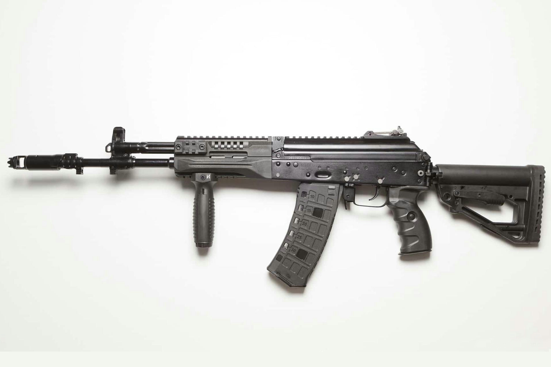 ak-12突击步枪