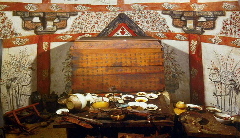 辽代张文藻墓中出土两张木椅，历经五千年文明，埋葬着多少故事_百科TA说