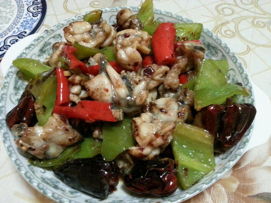  p>青椒炒田鸡是由田鸡为主要食材做成的一道菜品,浙菜系开胃菜.