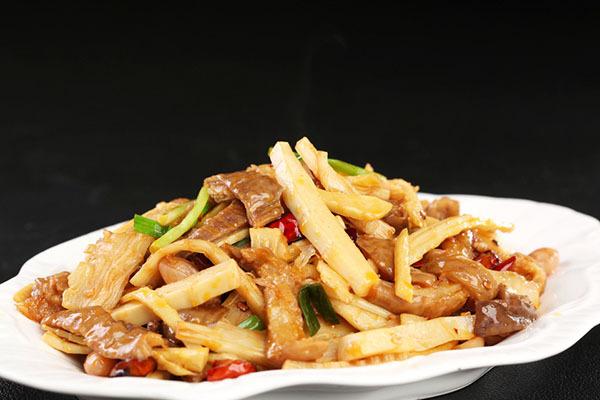  p> a target="_blank" href="/item/竹笋炒鸡肉片/2787598" data