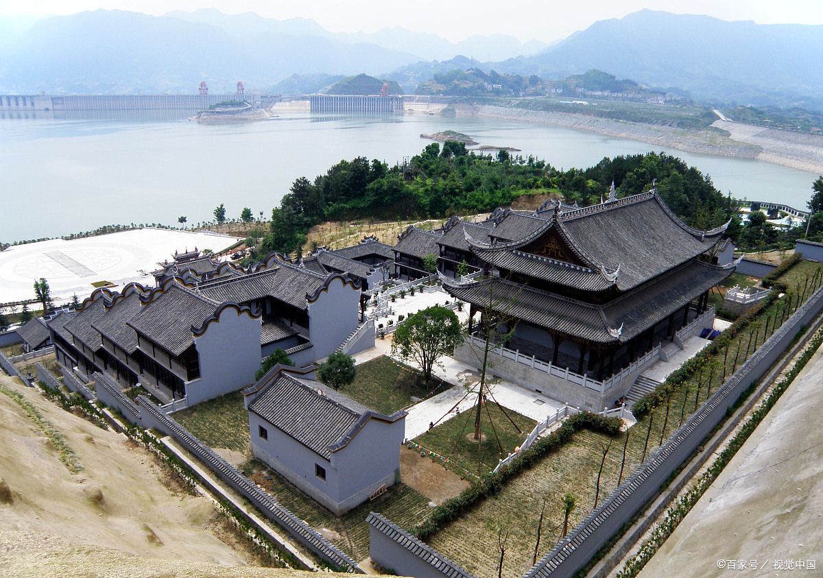 品名著懂人物：《离骚》中那个不顾一切的屈原_百科TA说