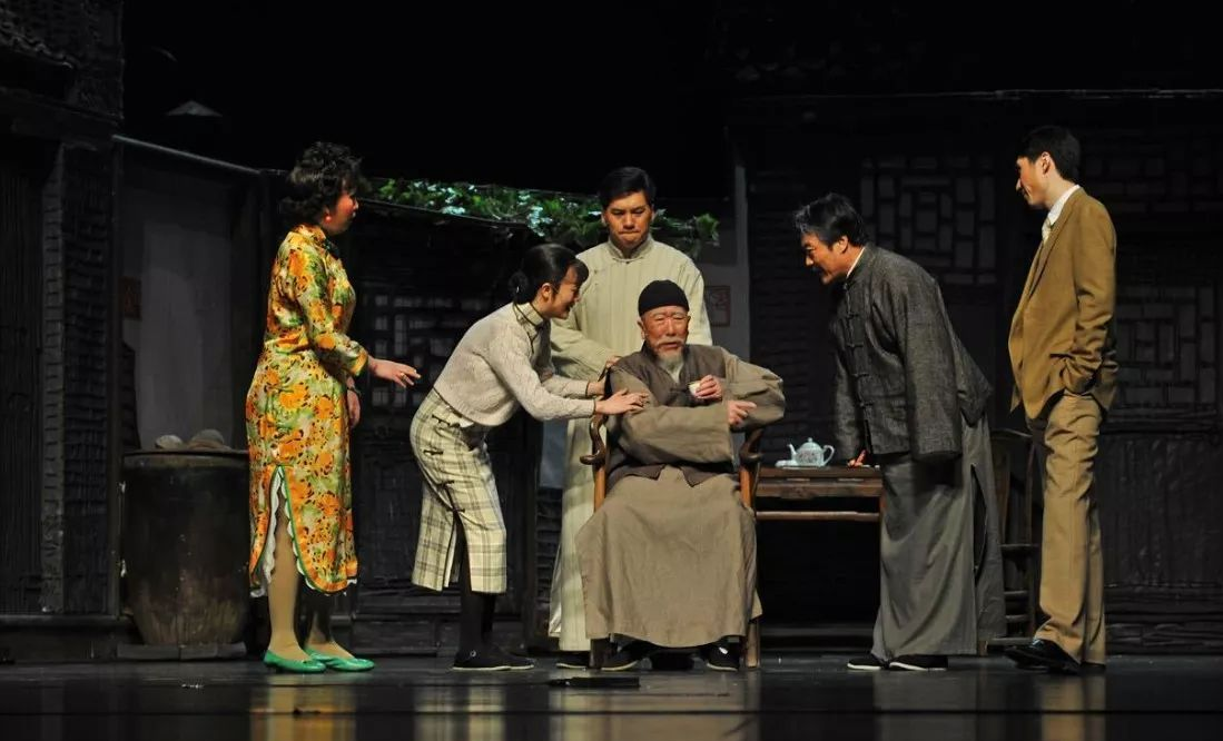 老舍《四世同堂》：诉说血泪，触摸伤痕，唤醒历史的共鸣_百科TA说