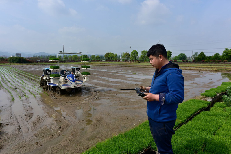 无人驾驶智能插秧机
