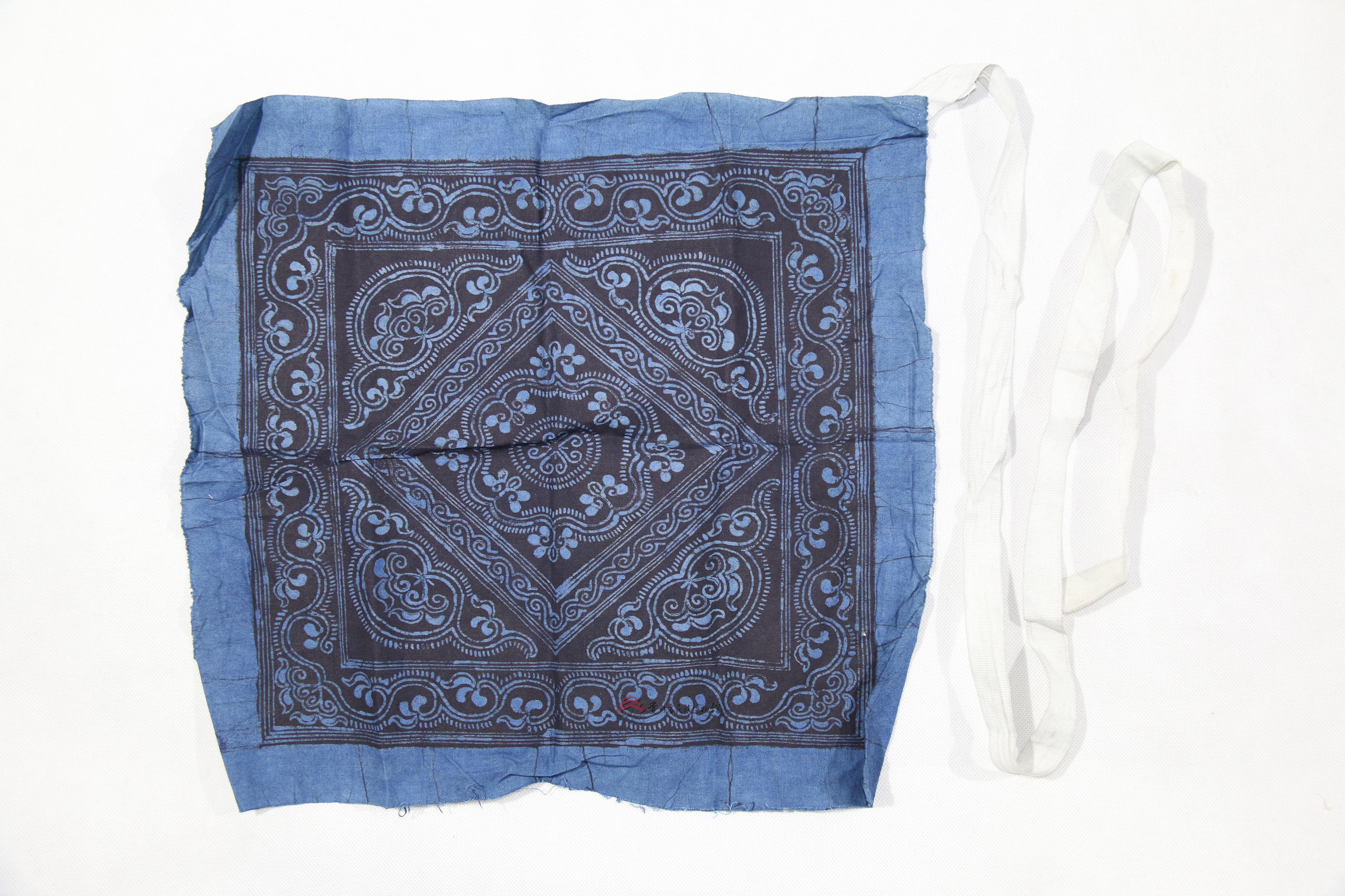 当代贵定苗族蜡染卷草纹头帕