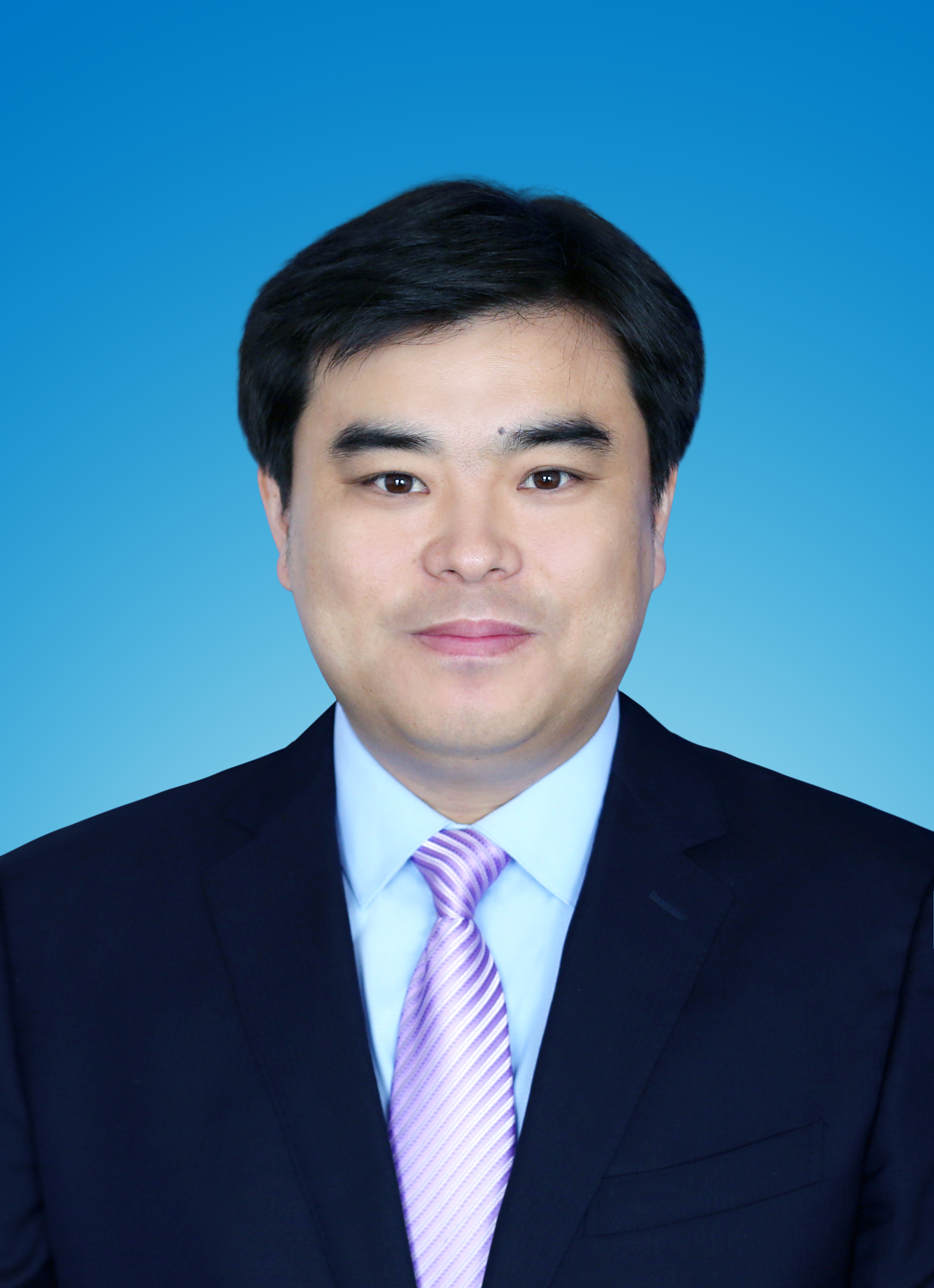  /p> p data-id="u1hee5fqgbnt">现任山东省烟台市莱山区委常