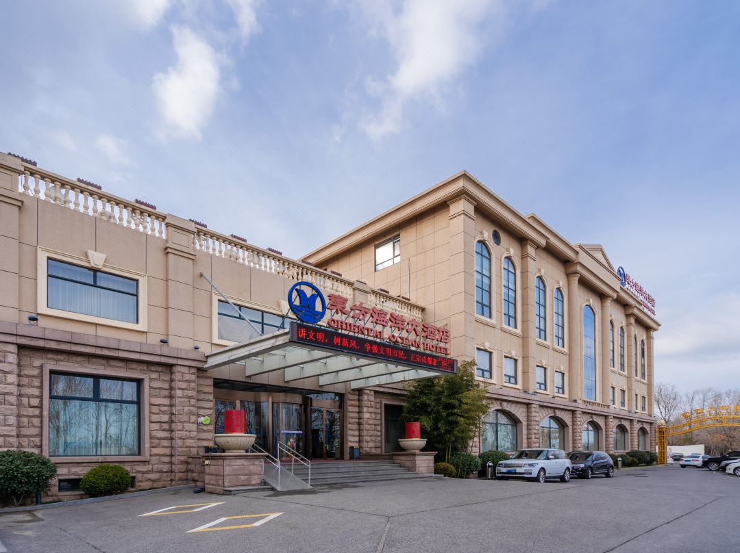  p data-id="gn7knthlyz">酒店毗邻烟台海滨风景区月亮湾和栈桥,距离