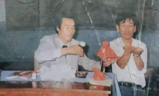 “特异功能大师”张宝胜：靠两项“气功神技”，忽悠了大半个中国_百科TA说