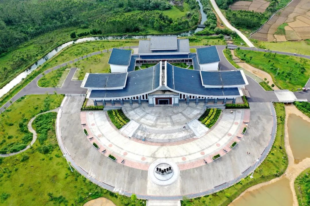 博物馆位于金田起义地址景区南面,2014年8月28日,基础工程在桂平市