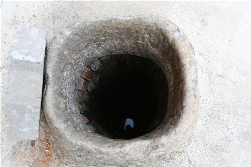  p>宜陵白塔村古井位于扬州市江都区宜陵镇白塔村. /p>